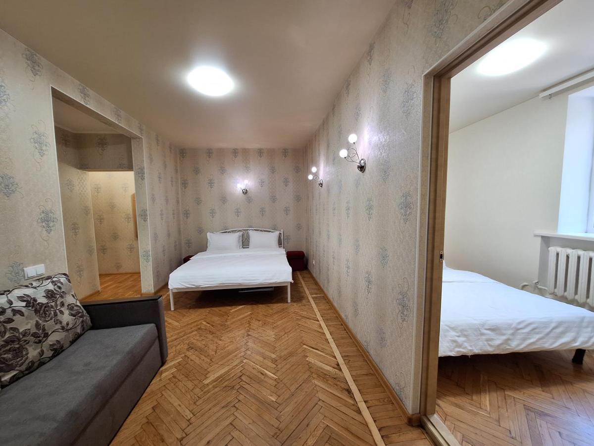 Apartment Alex Apartments: 2-room Flat With Private Parking Near Tsum