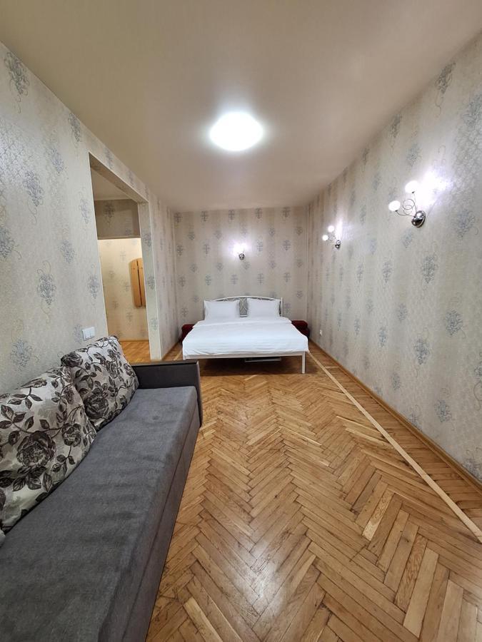 Alex Apartments: 2-room Flat With Private Parking Near Tsum Apartment *