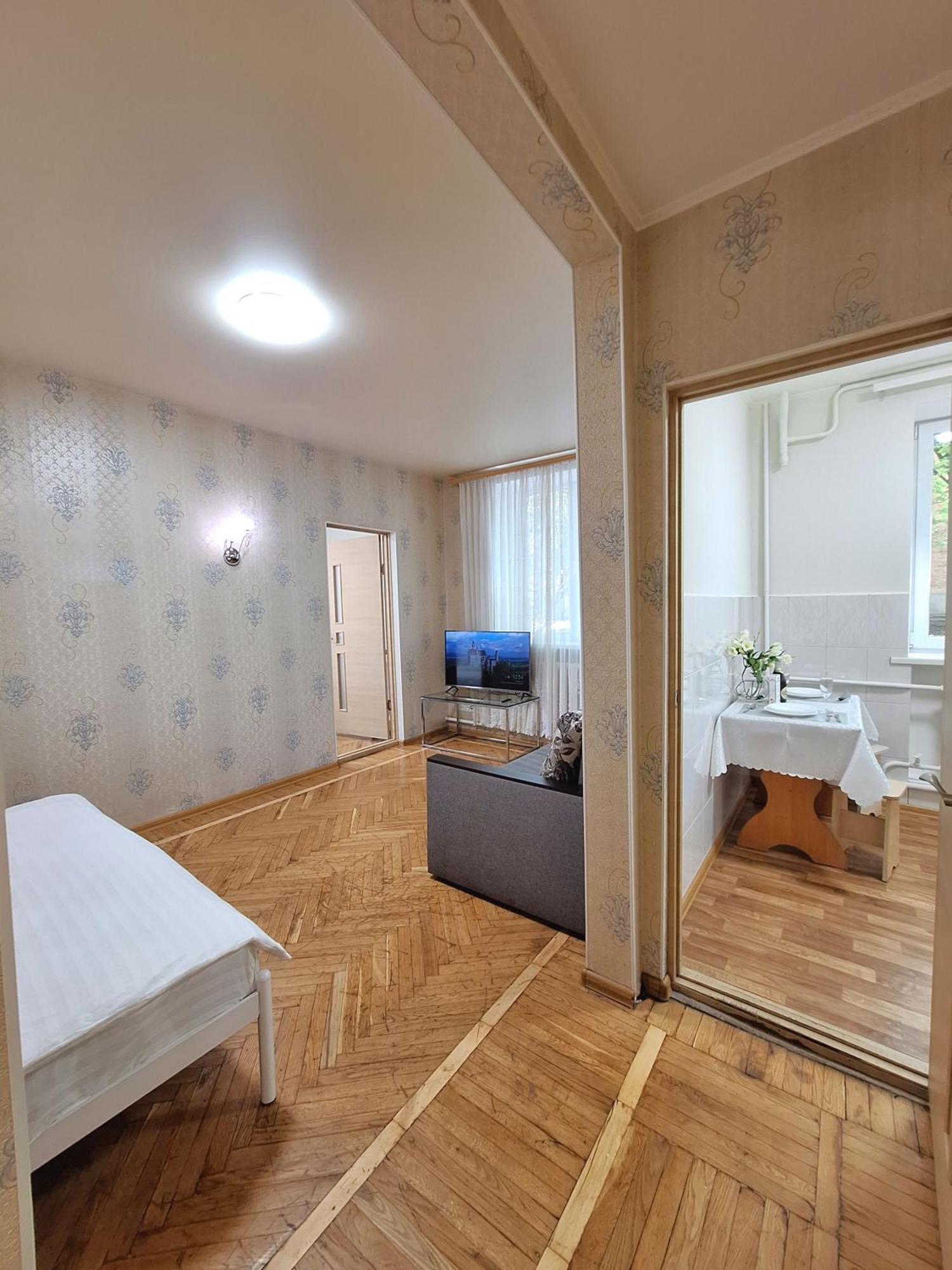 Apartment Alex Apartments: 2-room Flat With Private Parking Near Tsum *