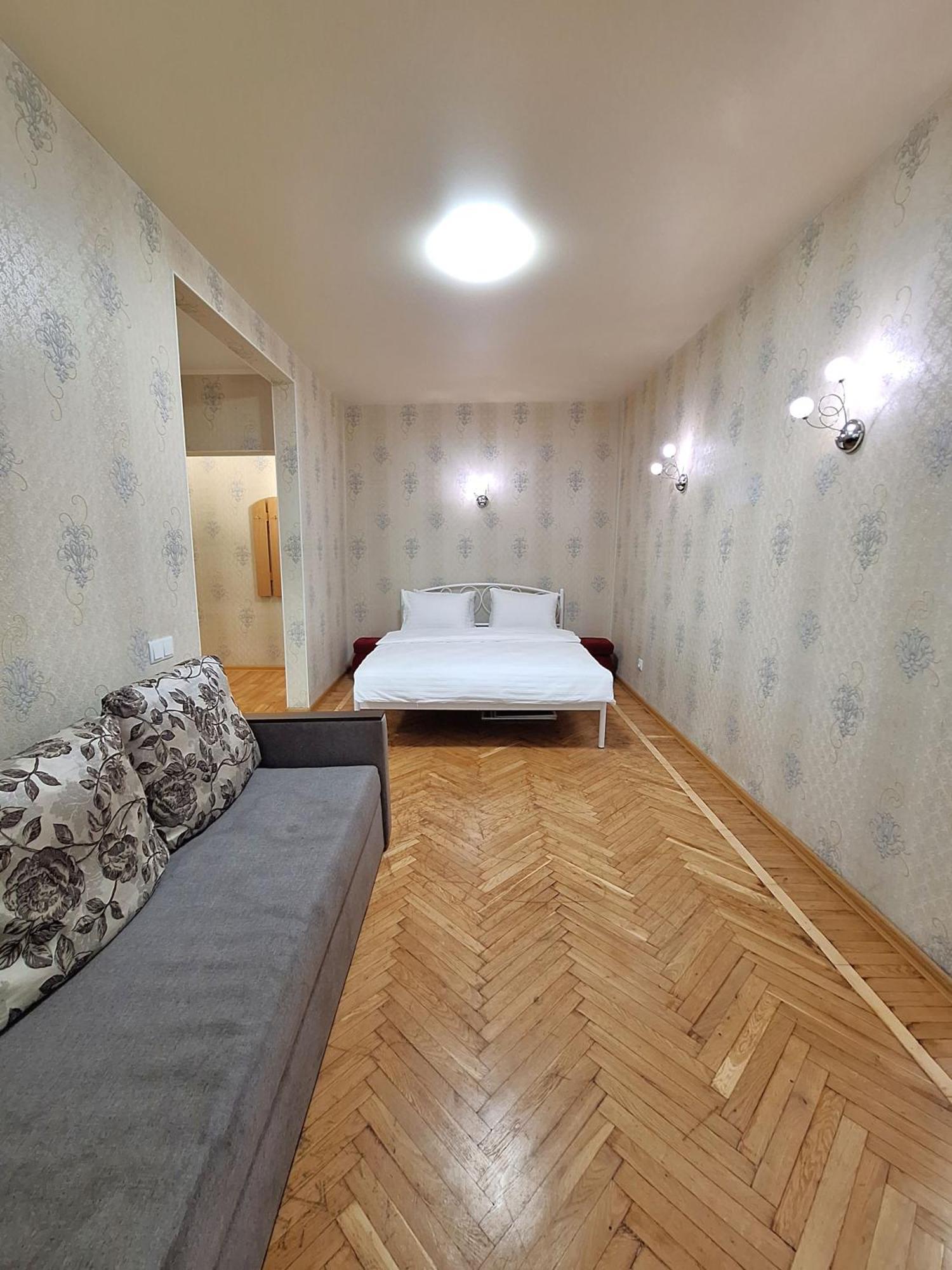 Alex Apartments: 2-room Flat With Private Parking Near Tsum Apartment *
