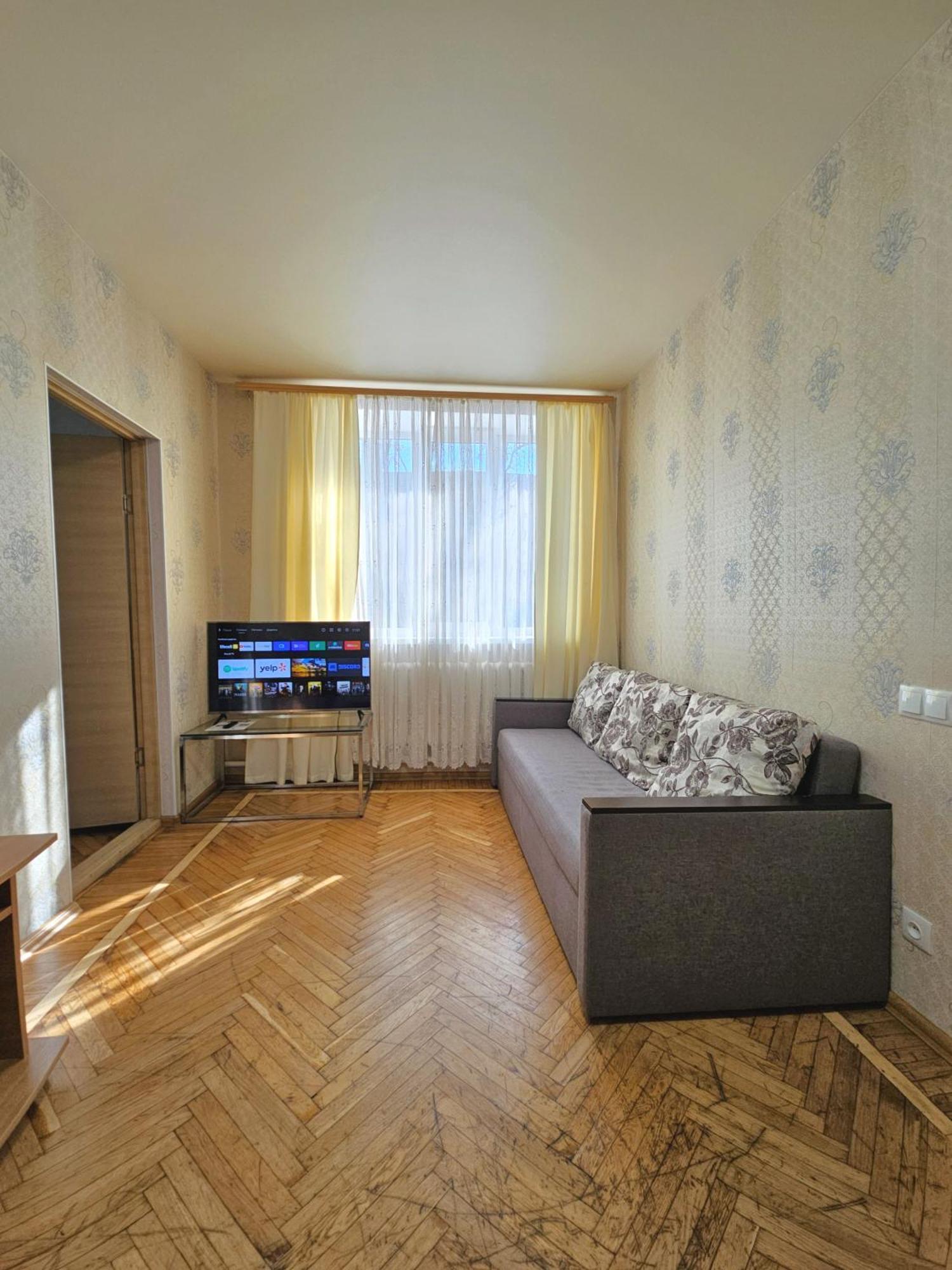 Apartment Alex Apartments: 2-room Flat With Private Parking Near Tsum *