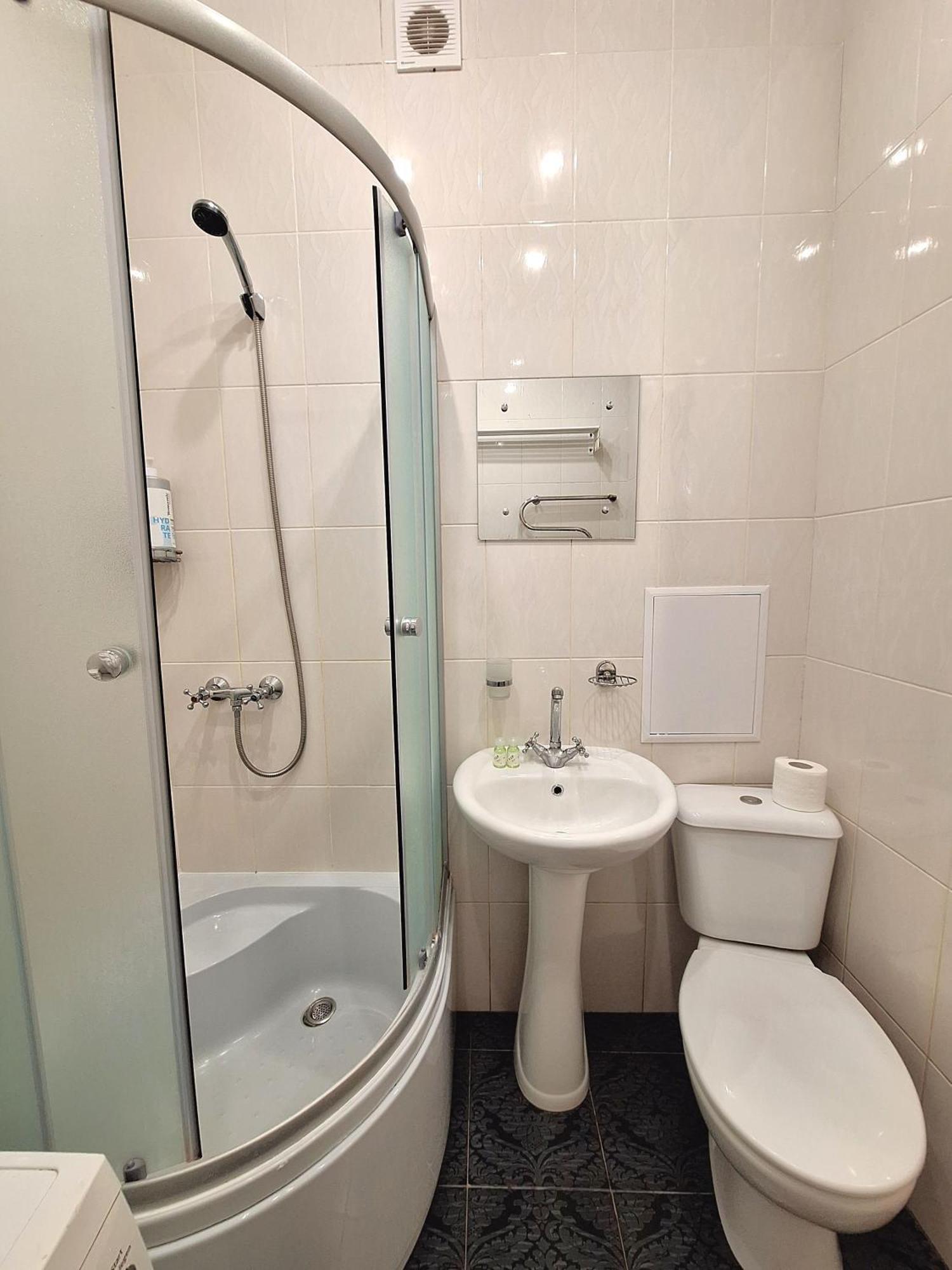 Alex Apartments: 2-room Flat With Private Parking Near Tsum *