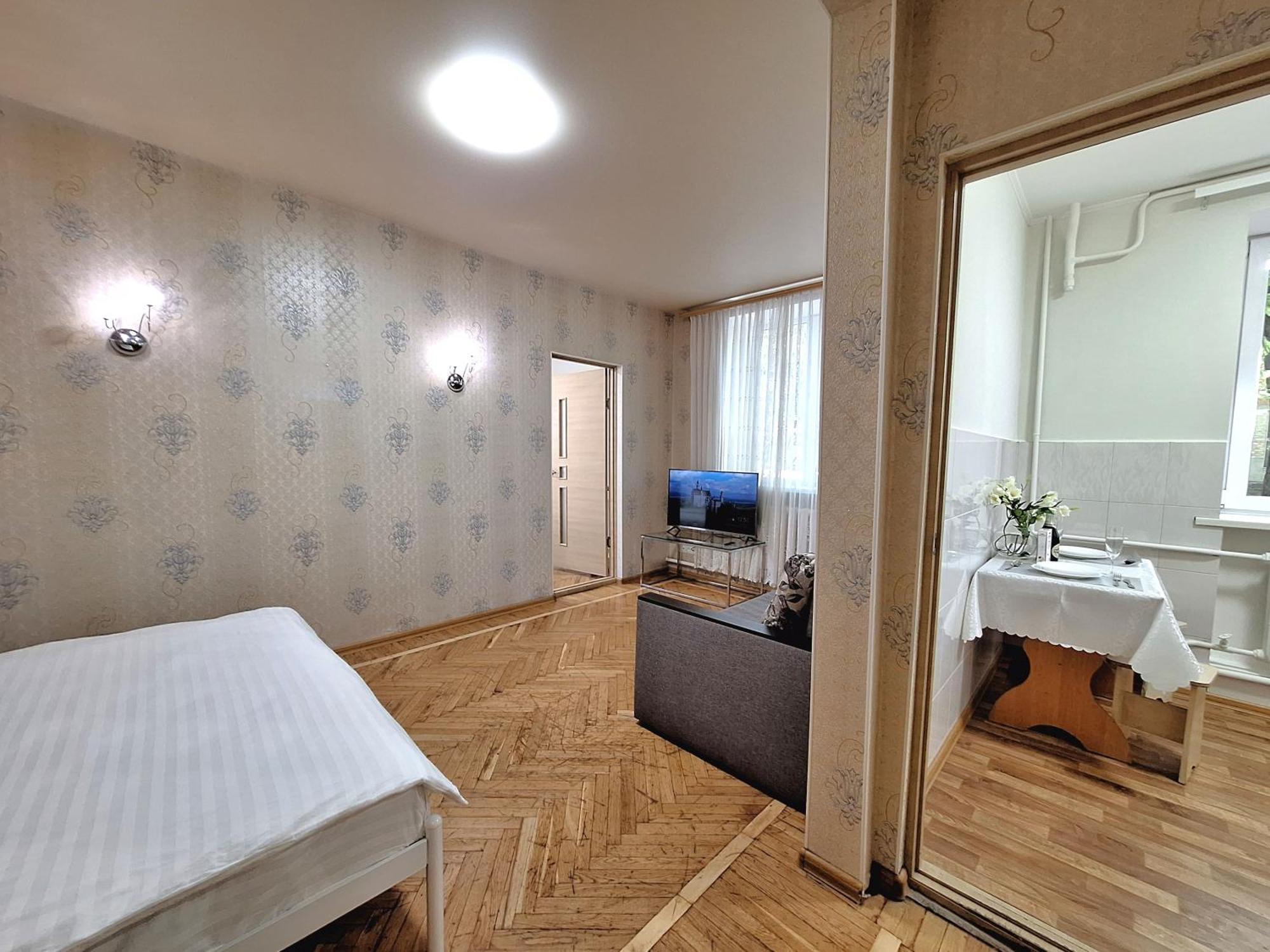 Apartment Alex Apartments: 2-room Flat With Private Parking Near Tsum