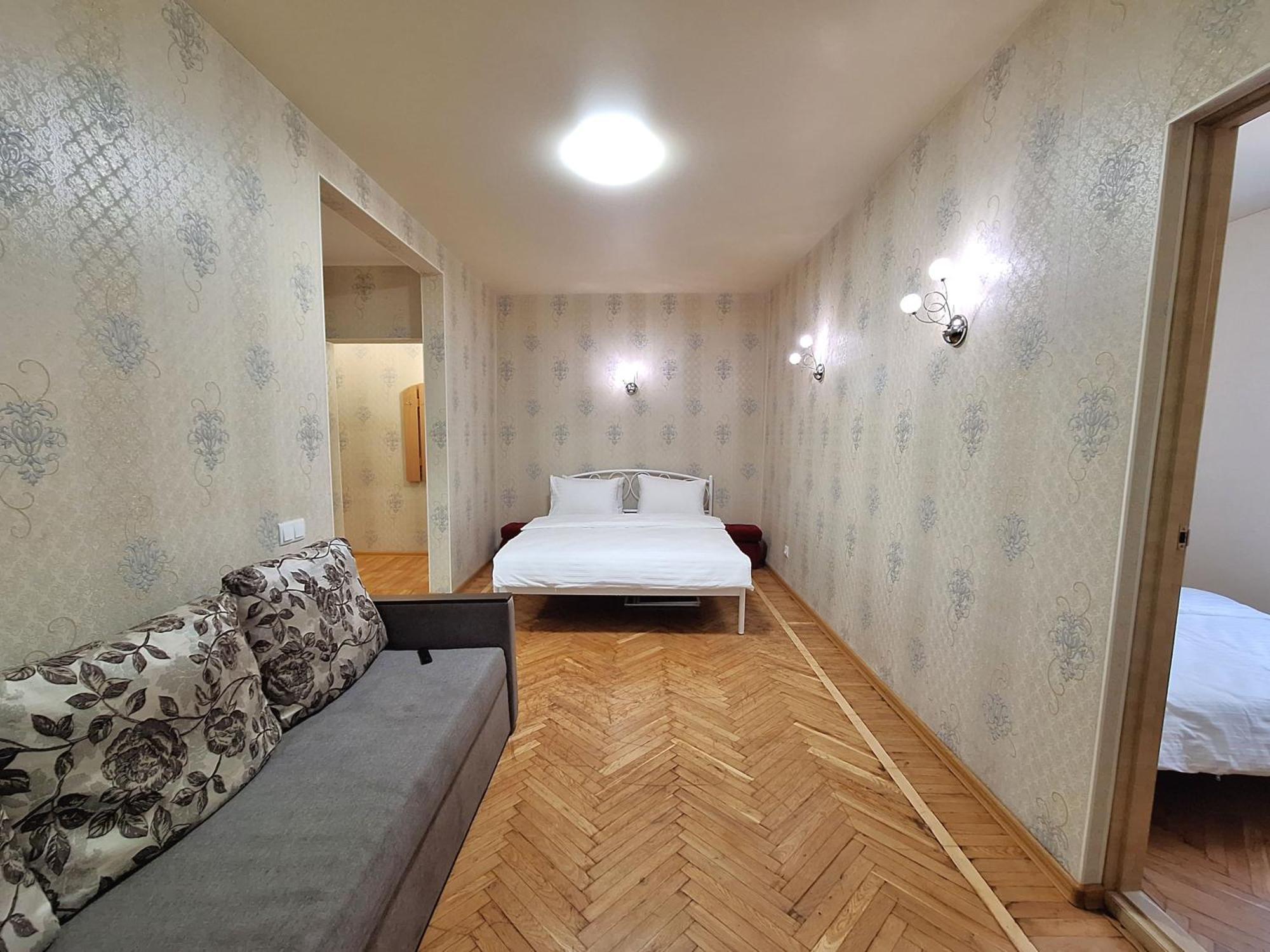 Alex Apartments: 2-room Flat With Private Parking Near Tsum * Poltava