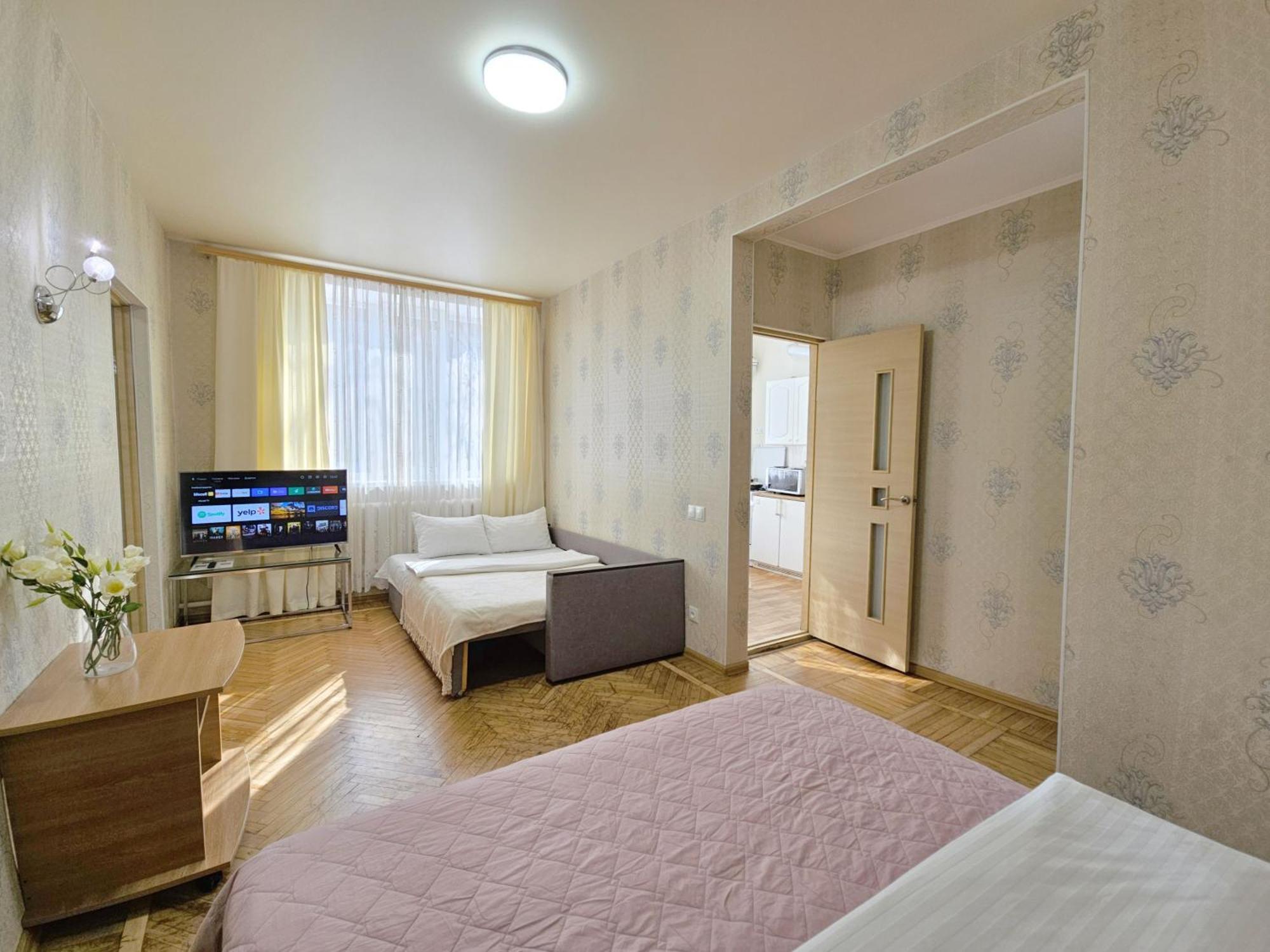 Apartment Alex Apartments: 2-room Flat With Private Parking Near Tsum *