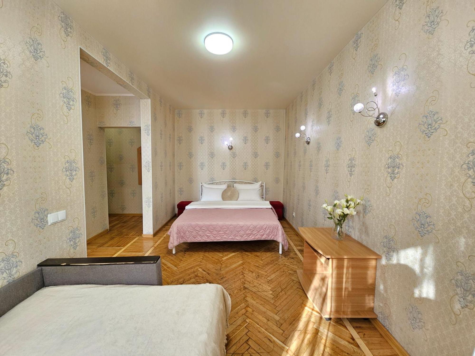 Alex Apartments: 2-room Flat With Private Parking Near Tsum * Poltava