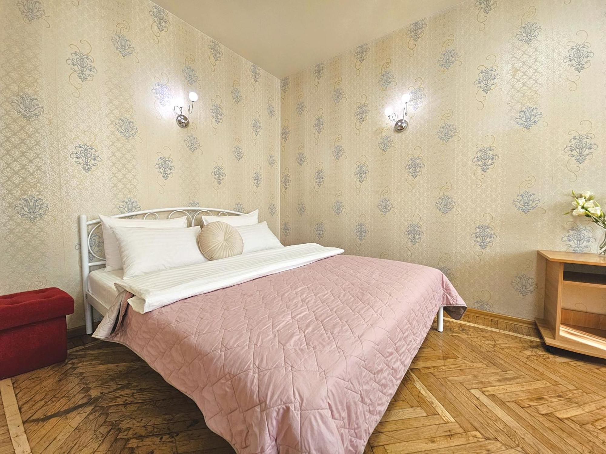 Alex Apartments: 2-room Flat With Private Parking Near Tsum Apartment