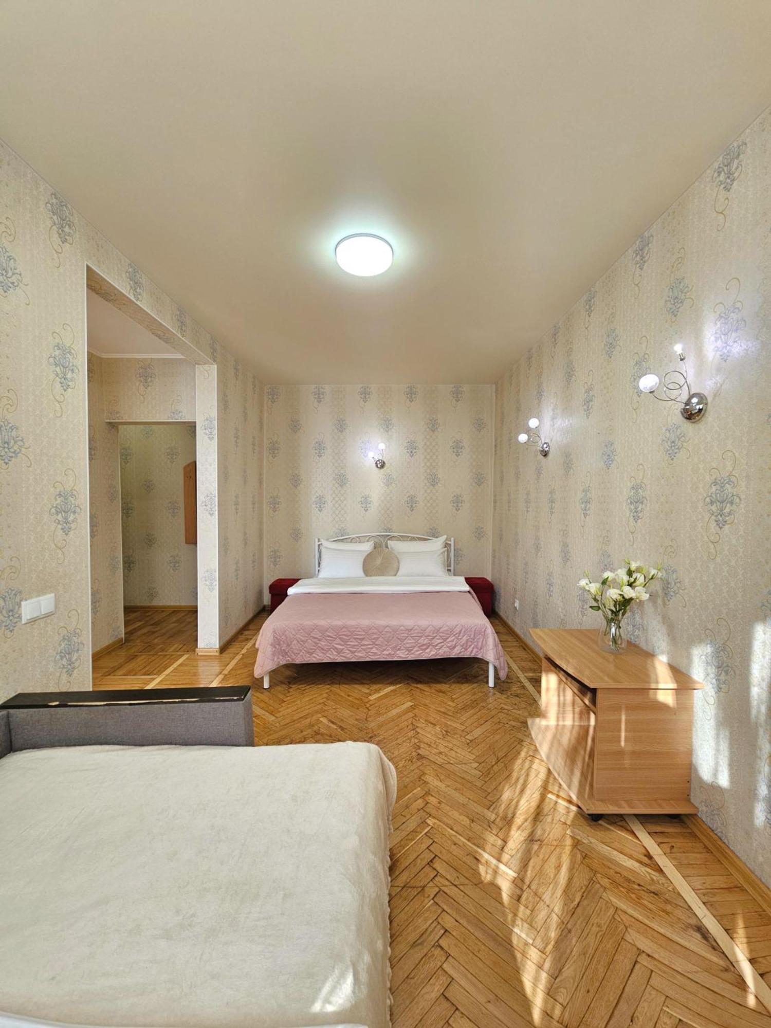 Alex Apartments: 2-room Flat With Private Parking Near Tsum Apartment *